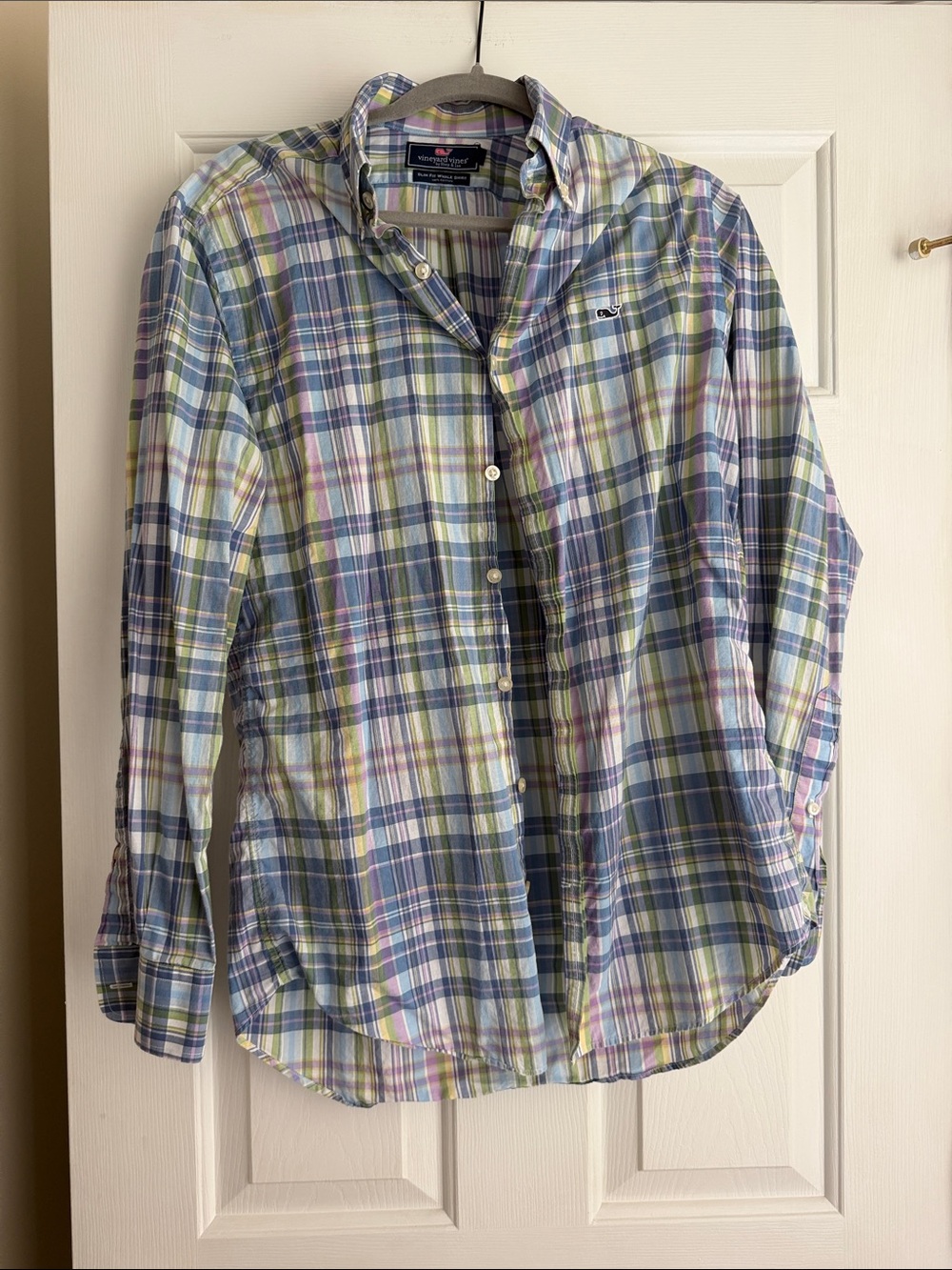 Vineyard Vines Men’s slim fit whale shirt. Size M. Purple/blue plaid.